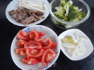 茄汁牛肉汤粉的做法步骤：3