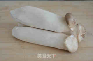 爆炒杏鲍菇的做法步骤：1