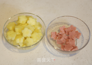 菠萝披萨的做法步骤：1
