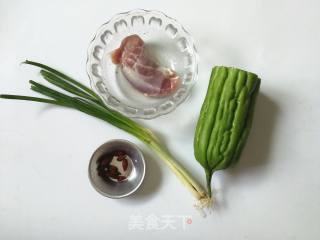 肉酿苦瓜圈的做法步骤：1