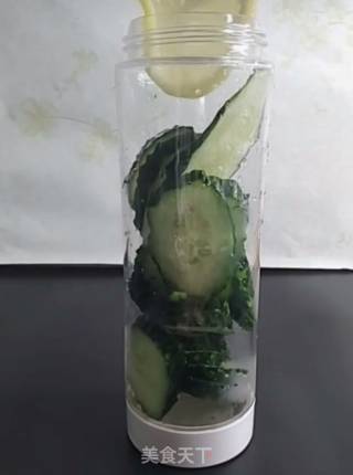 青瓜柠檬汁的做法步骤：2