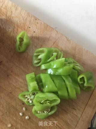 老干妈炒鸭血的做法步骤：2
