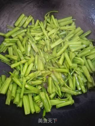 醋溜空心菜梗的做法步骤：4