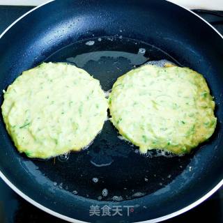 玉米面黄瓜鹅蛋饼的做法步骤：6