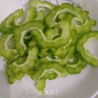 糖炒苦瓜的做法步骤：2