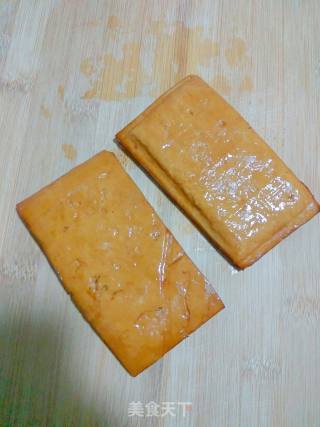 芹菜拌香干的做法步骤：1