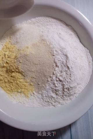 玉米奶香蜜豆卷的做法步骤：1
