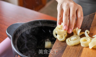 鲍汁扣鱼胶！在家就能做出酒店的味道！的做法步骤：1