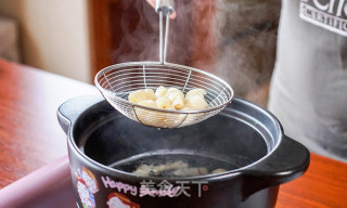 鲍汁扣鱼胶！在家就能做出酒店的味道！的做法步骤：2