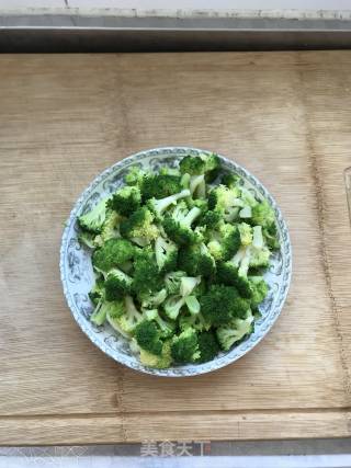 素炒西兰花的做法步骤：3
