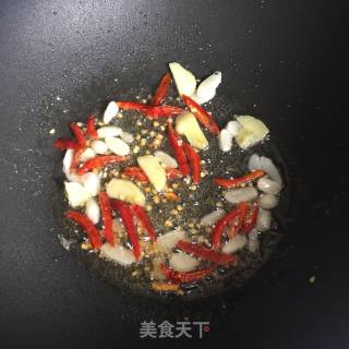 蒜苔炒猪皮的做法步骤：4