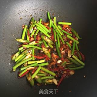 蒜苔炒猪皮的做法步骤：6