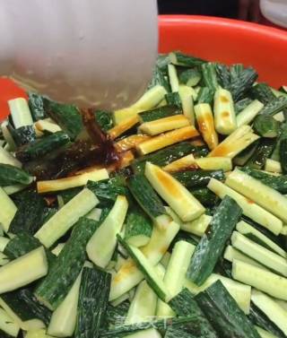 酱黄瓜的做法步骤：2