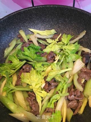 西芹炒牛肉的做法步骤：5