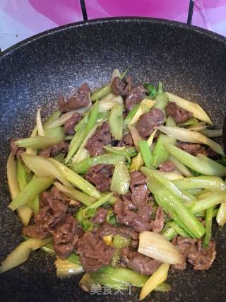 西芹炒牛肉的做法步骤：6