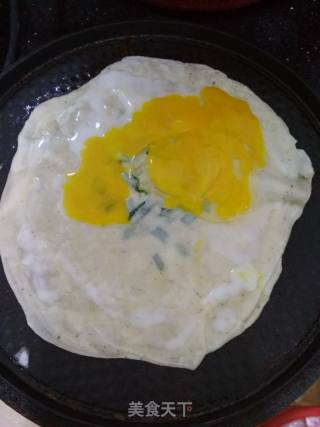 饺子皮鸡蛋饼的做法步骤：6