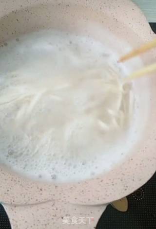 西蓝花面条蛋黄糊的做法步骤：1