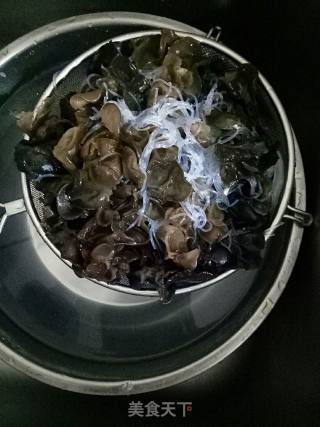 凉拌木耳粉丝的做法步骤：4