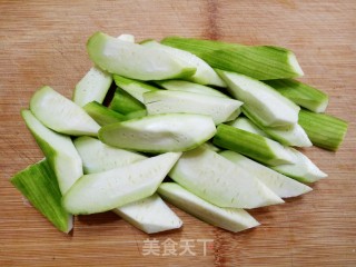 丝瓜烧豆果的做法步骤：3