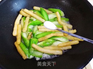 丝瓜烧豆果的做法步骤：11