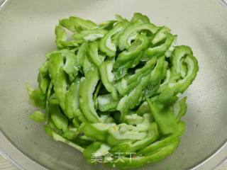 苦瓜炒肉的做法步骤：4