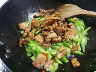 苦瓜炒肉的做法步骤：11