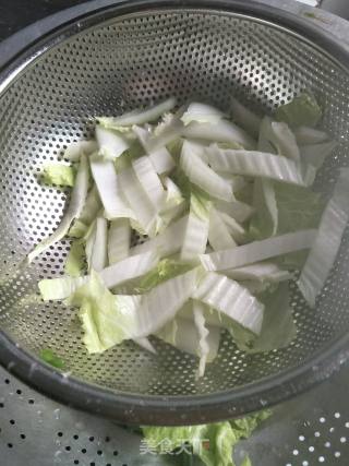 白菜肉片煲的做法步骤：1