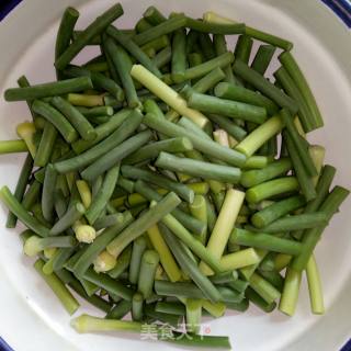 蒜薹炒腊肉的做法步骤：1