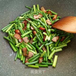 蒜薹炒腊肉的做法步骤：5