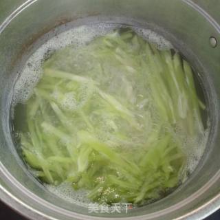 凉拌莴笋丝的做法步骤：3