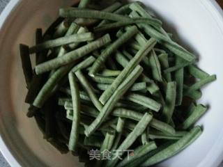芝麻酱拌豆角的做法步骤：1