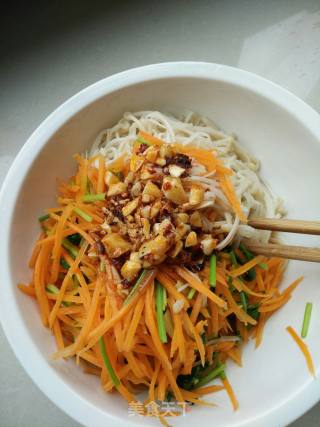 凉拌金针菇胡萝卜的做法步骤：6