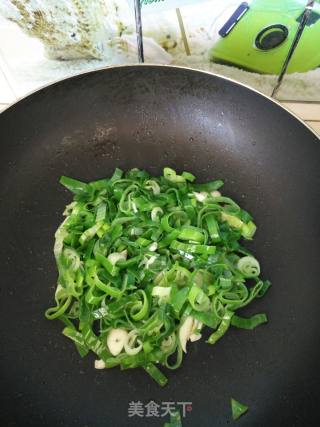 地皮菜粉丝炒鸡蛋的做法步骤：7