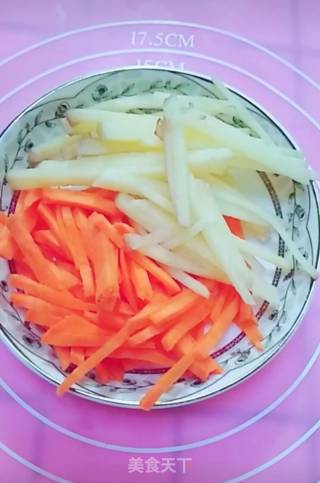 鸟巢蔬菜蛋饼的做法步骤：1