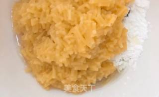 鲜虾颗粒面小方的做法步骤：5