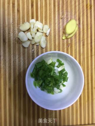 冬瓜烧虾皮的做法步骤：1