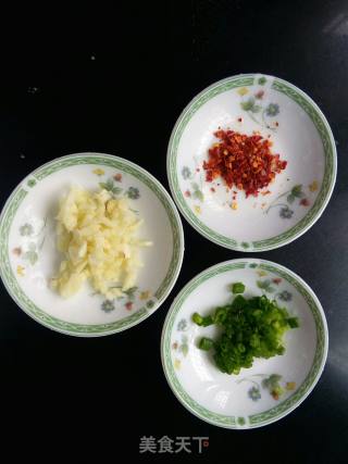 凉拌饺子皮的做法步骤：1