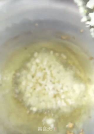 蒜蓉粉丝蒸大虾的做法步骤：4