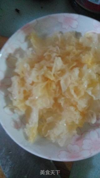 “凉拌菜”黄瓜拌银耳的做法步骤：2