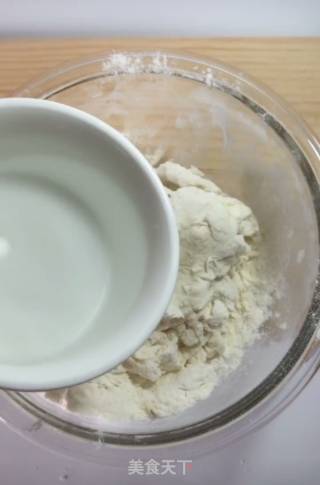 香菇猪肉水饺的做法步骤：2