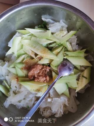 凉拌菜    银耳拌黄瓜的做法步骤：5