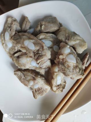 脆骨炖芸豆土豆的做法步骤：2