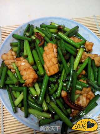 蒜薹鱿鱼卷的做法步骤：10