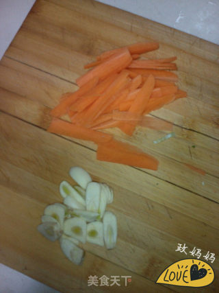 清炒油菜的做法步骤：1
