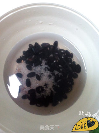 黑豆豆浆的做法步骤：2
