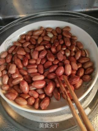 微波炉烤花生米的做法步骤：2