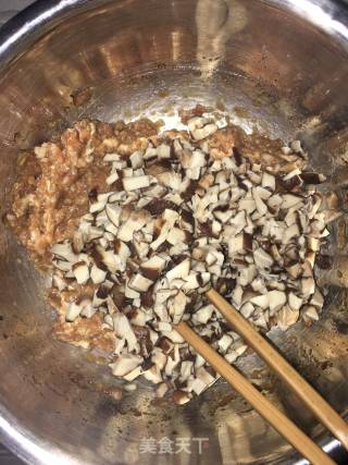 香菇猪肉水饺的做法步骤：8