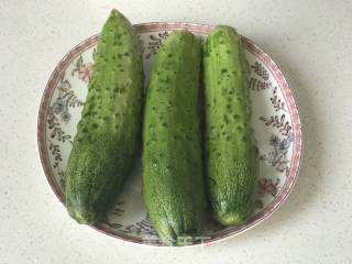 夏日凉拌菜之酷爽黄瓜的做法步骤：1