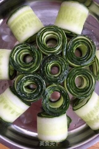 酸辣黄瓜卷的做法步骤：2