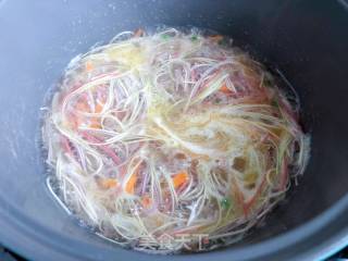 【宝宝辅食】芝士虾丸菠菜面的做法步骤：9